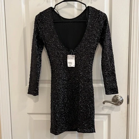 Black Sequins Long Sleeve Dress - Picture 4 of 6